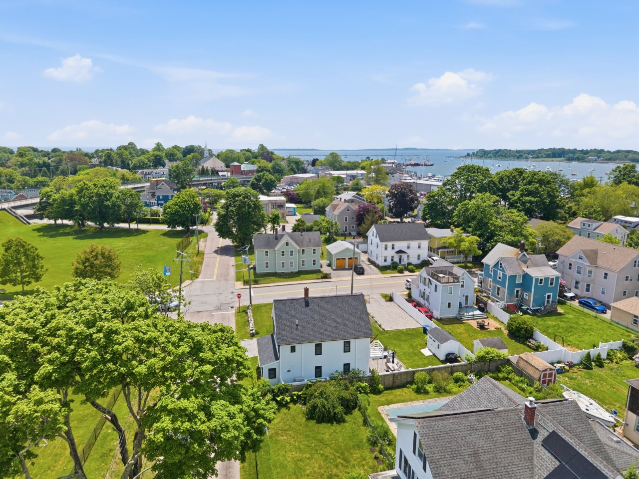 Stonington Flat: Walk to Beach, Pet & Kid-Friendly