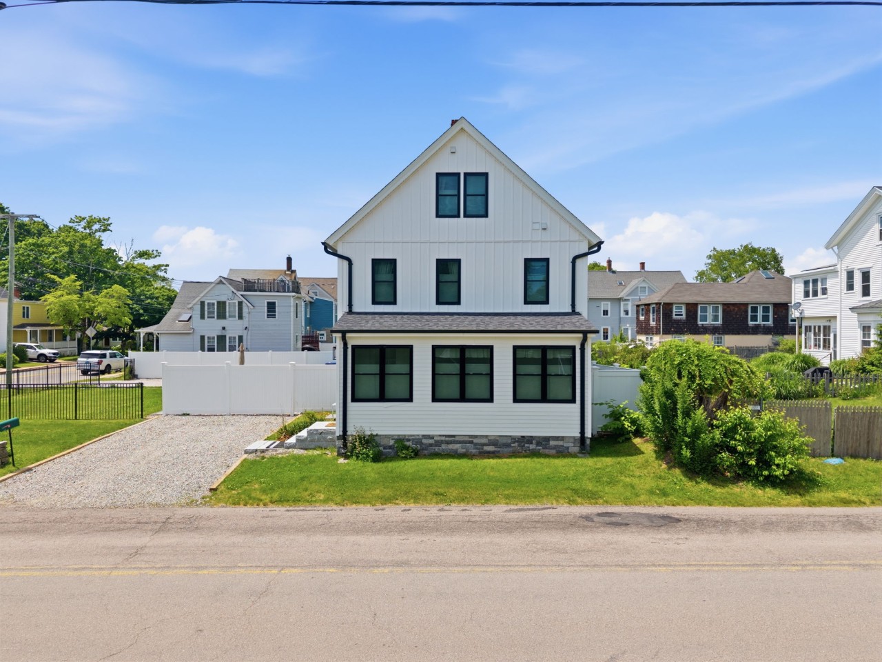 Stonington Flat: Walk to Beach, Pet & Kid-Friendly