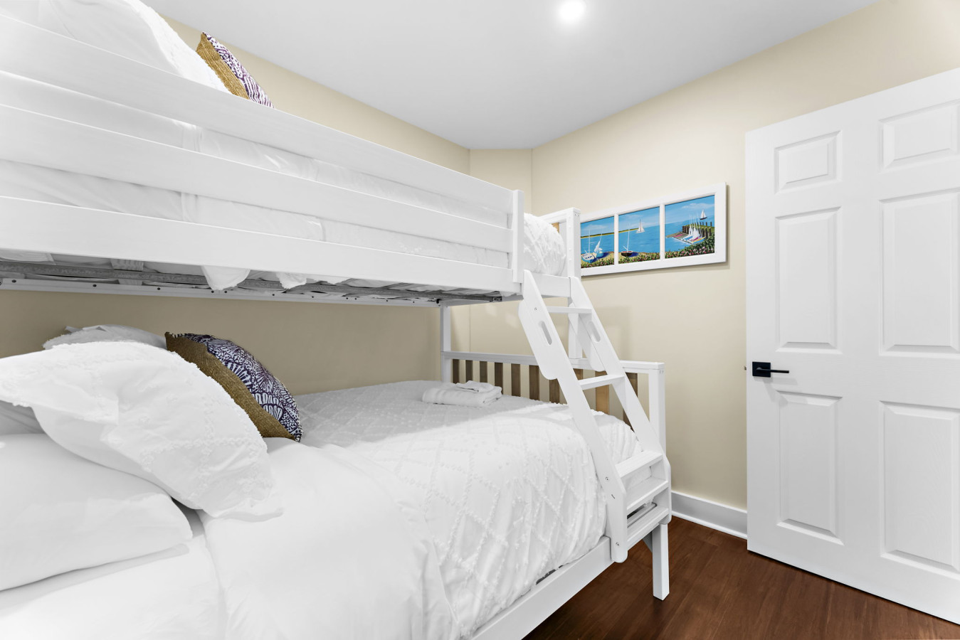 Stonington Flat: Walk to Beach, Pet & Kid-Friendly