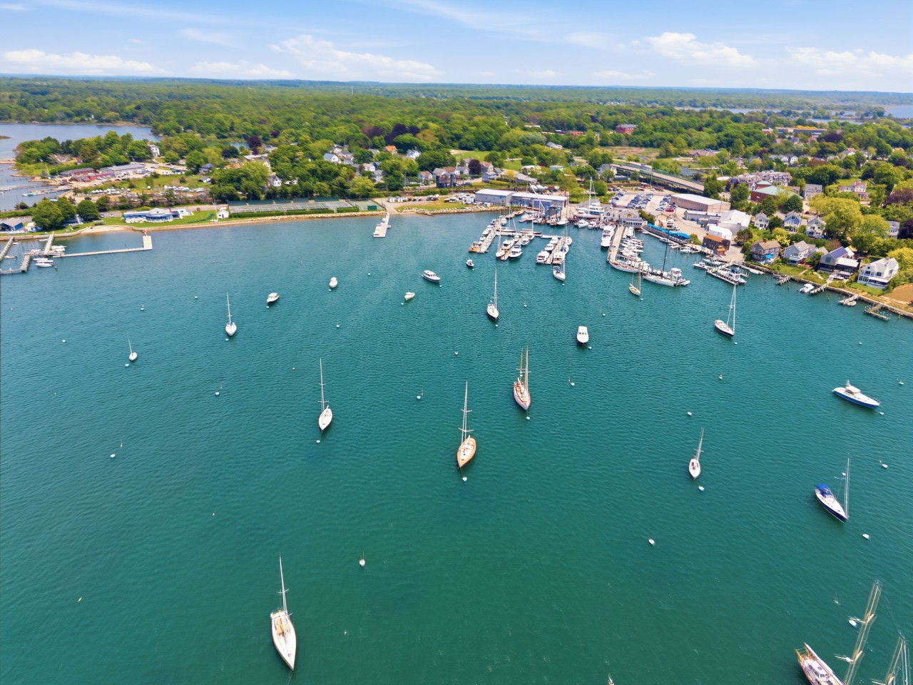 Stonington Flat: Walk to Beach, Pet & Kid-Friendly
