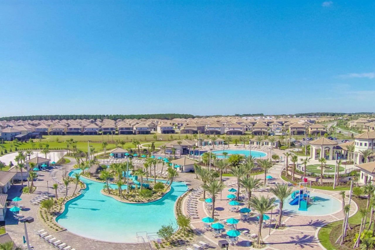 1562 - 4 Bedroom w/ Pool and Resort Access