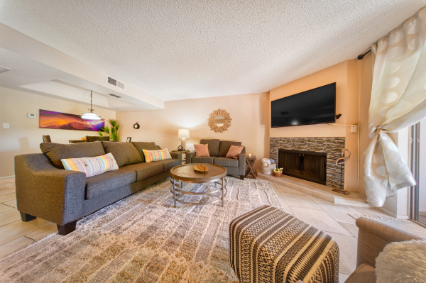 The Cactus Flower at McCormick Ranch in North Scottsdale. Steps from Pickleball and pool with hot tub. Extensive courtyard with lit paths and exquisite landscaping