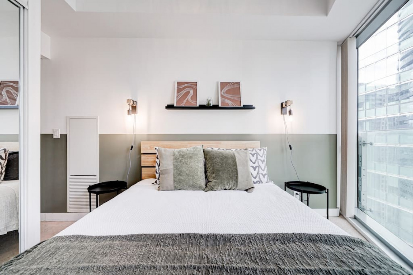Toronto — Downtown 1BR with Skyline Views — Toronto furnished rental photo