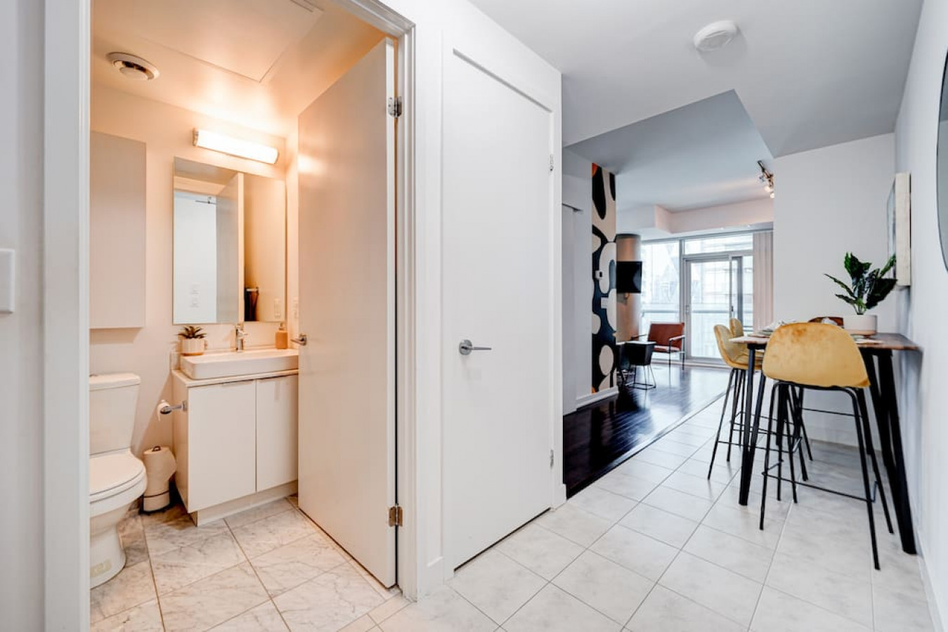 Toronto — Downtown 1BR with Skyline Views — Toronto furnished rental, photo 15