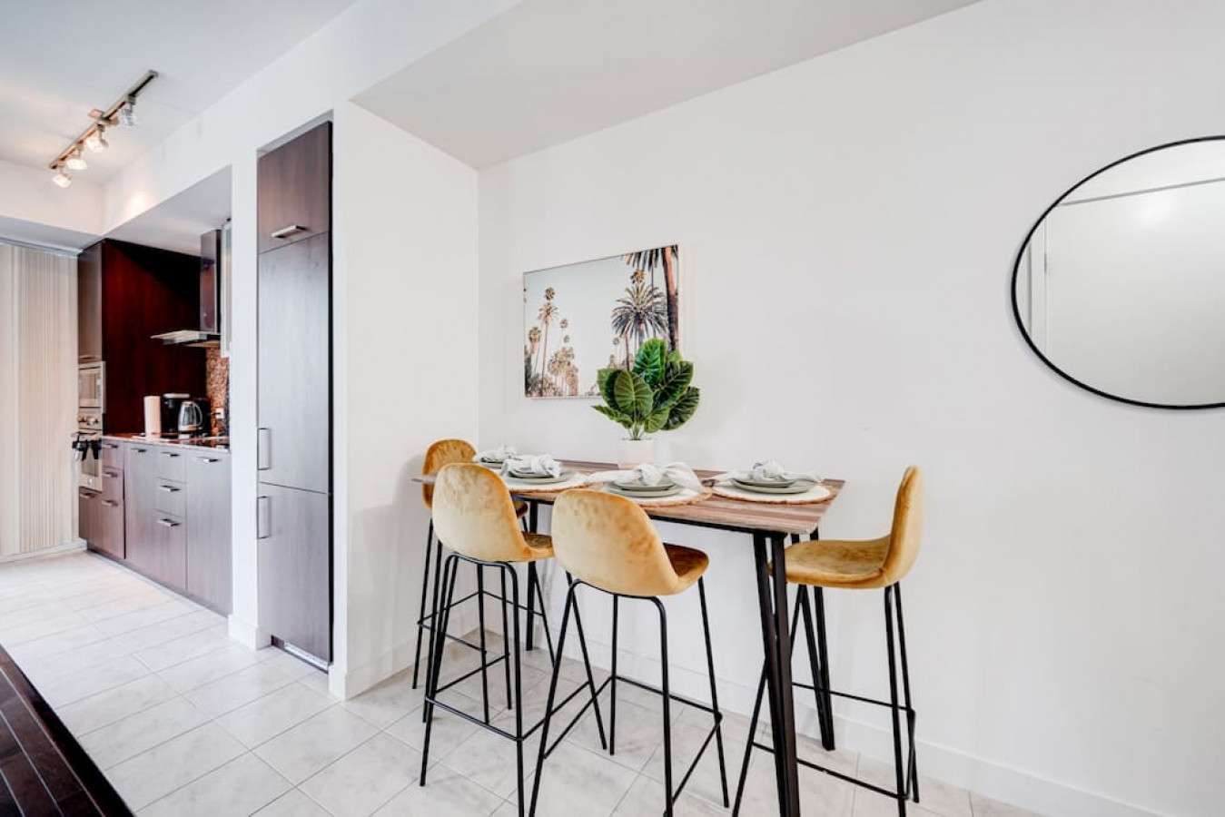 Toronto — Downtown 1BR with Skyline Views — Toronto furnished rental photo