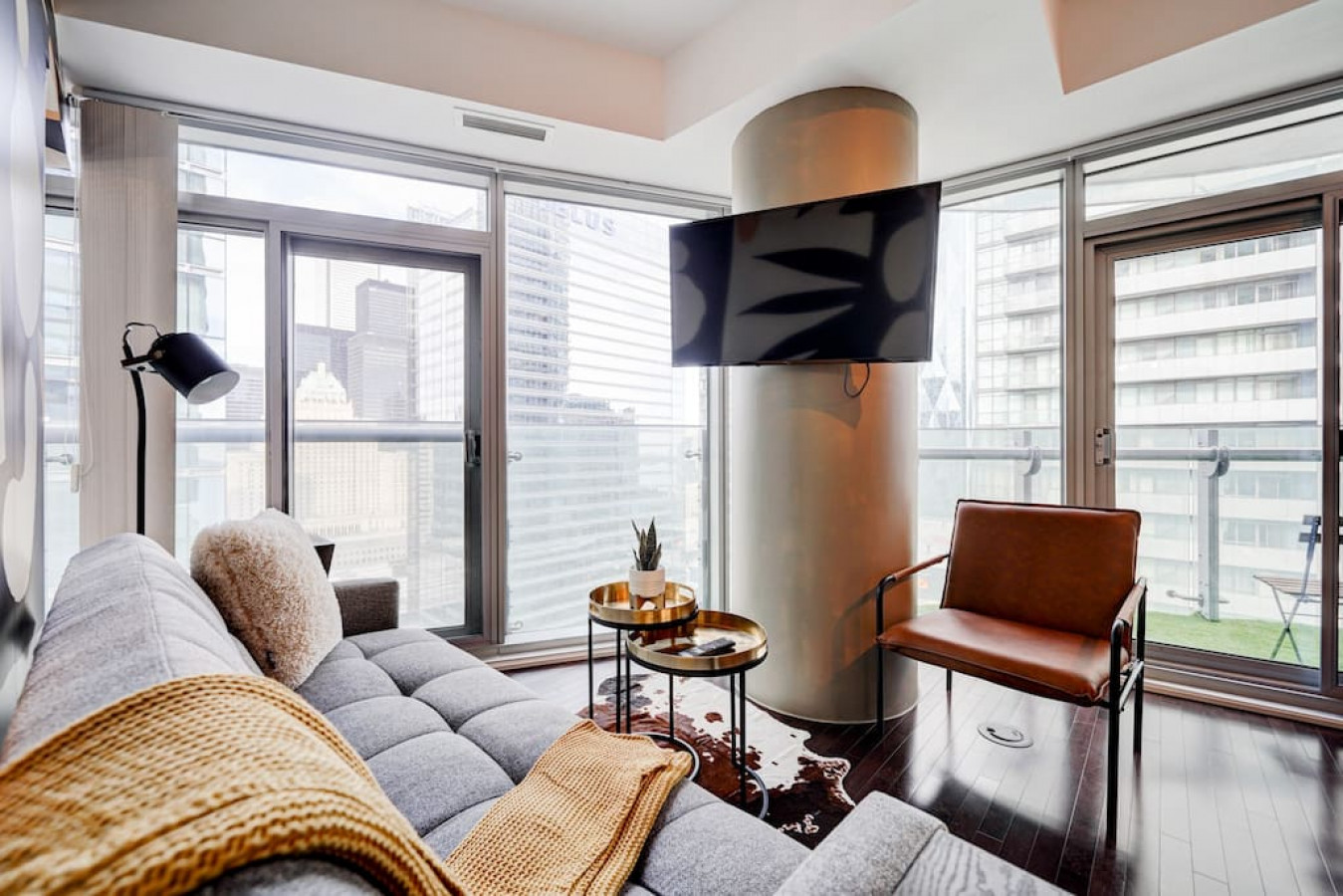 Toronto — Downtown 1BR with Skyline Views — Toronto furnished rental, photo 9