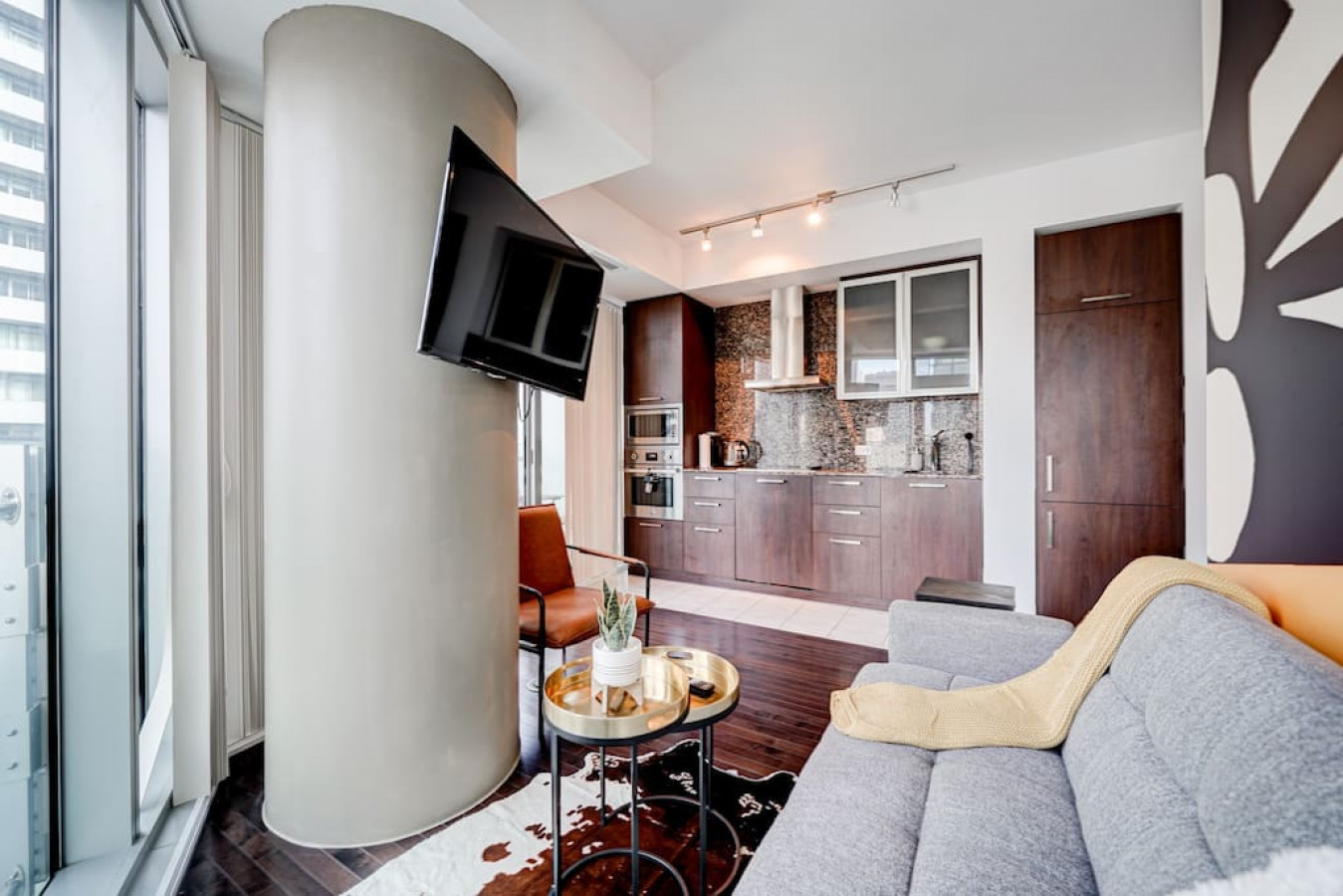 Toronto — Downtown 1BR with Skyline Views — Toronto furnished rental, photo 7