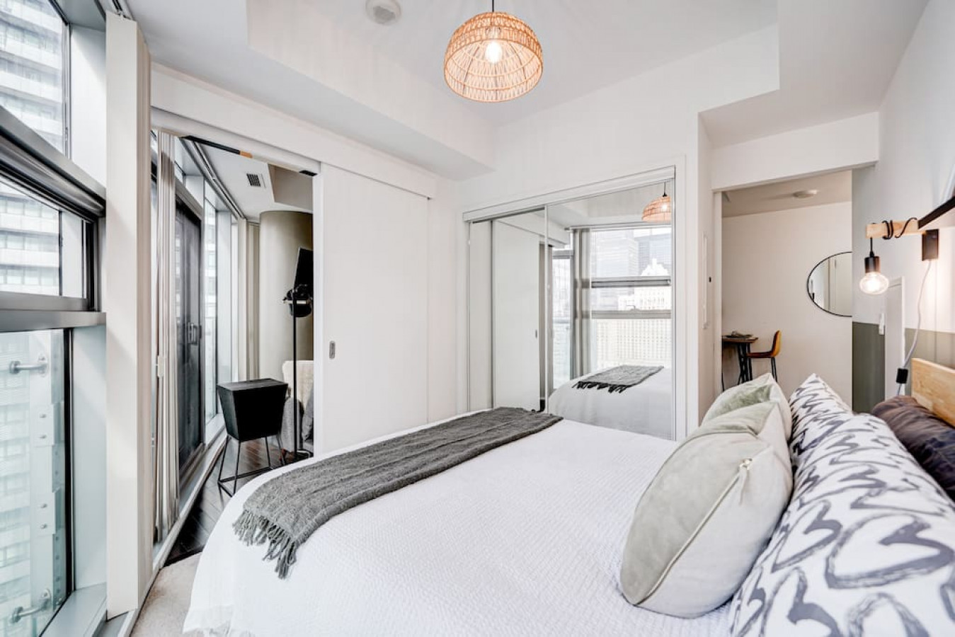 Toronto — Downtown 1BR with Skyline Views — Toronto furnished rental, photo 19