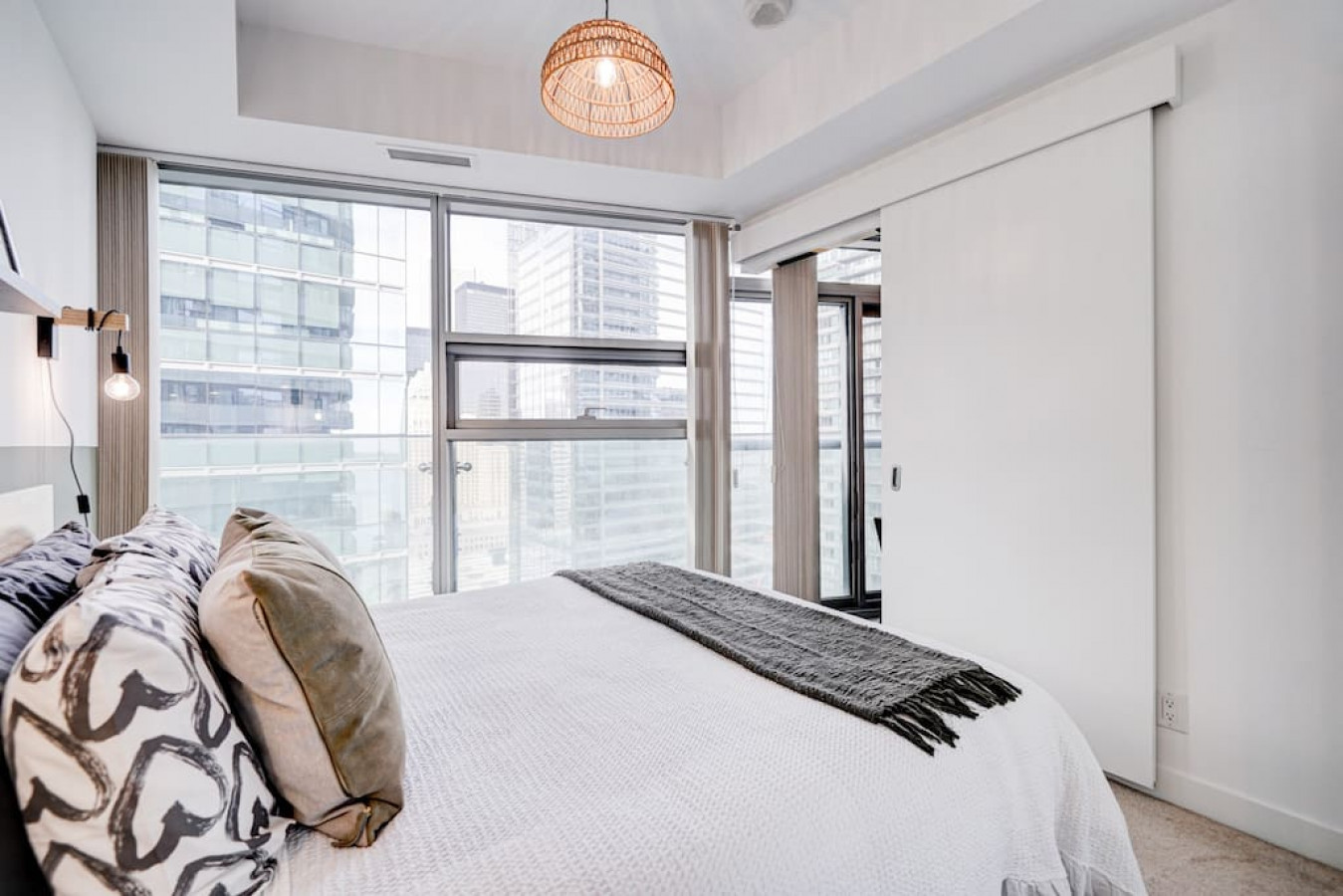 Toronto — Downtown 1BR with Skyline Views — Toronto furnished rental, photo 18