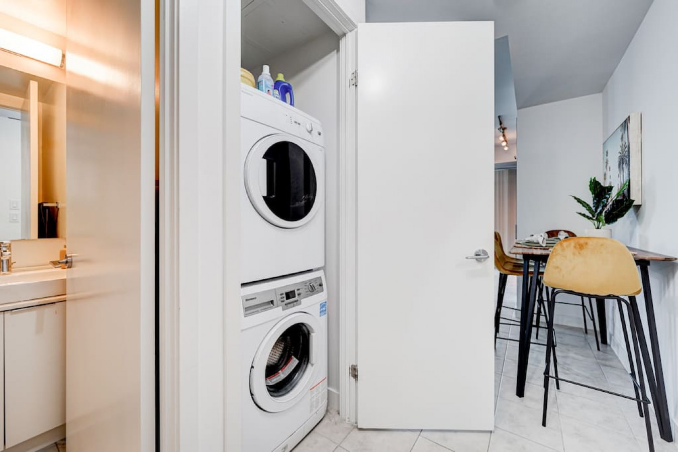Toronto — Downtown 1BR with Skyline Views — Toronto furnished rental, photo 13