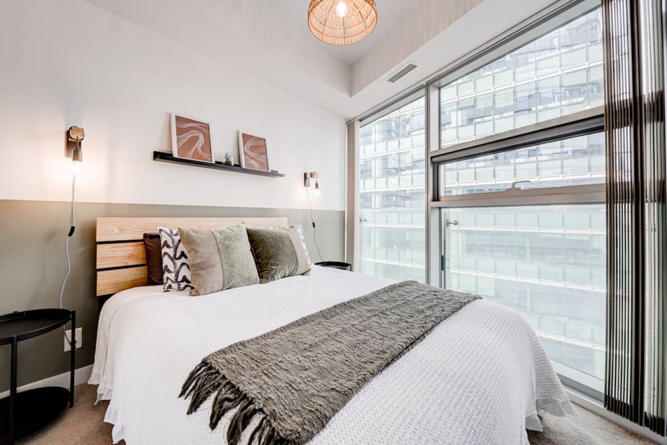 Toronto — Downtown 1BR with Skyline Views — Toronto furnished rental, photo 17