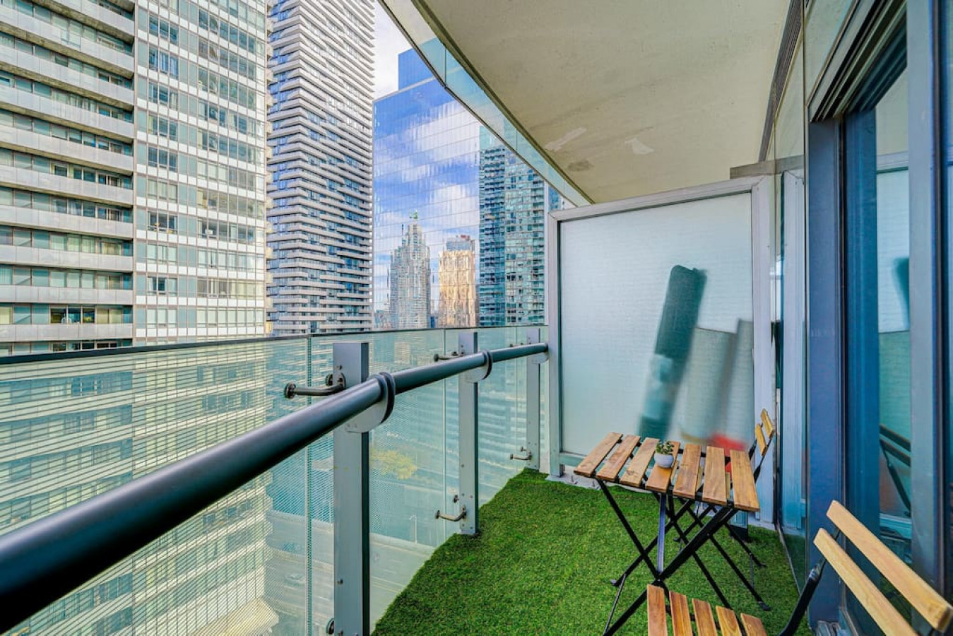 Toronto — Downtown 1BR with Skyline Views — Toronto furnished rental, photo 35