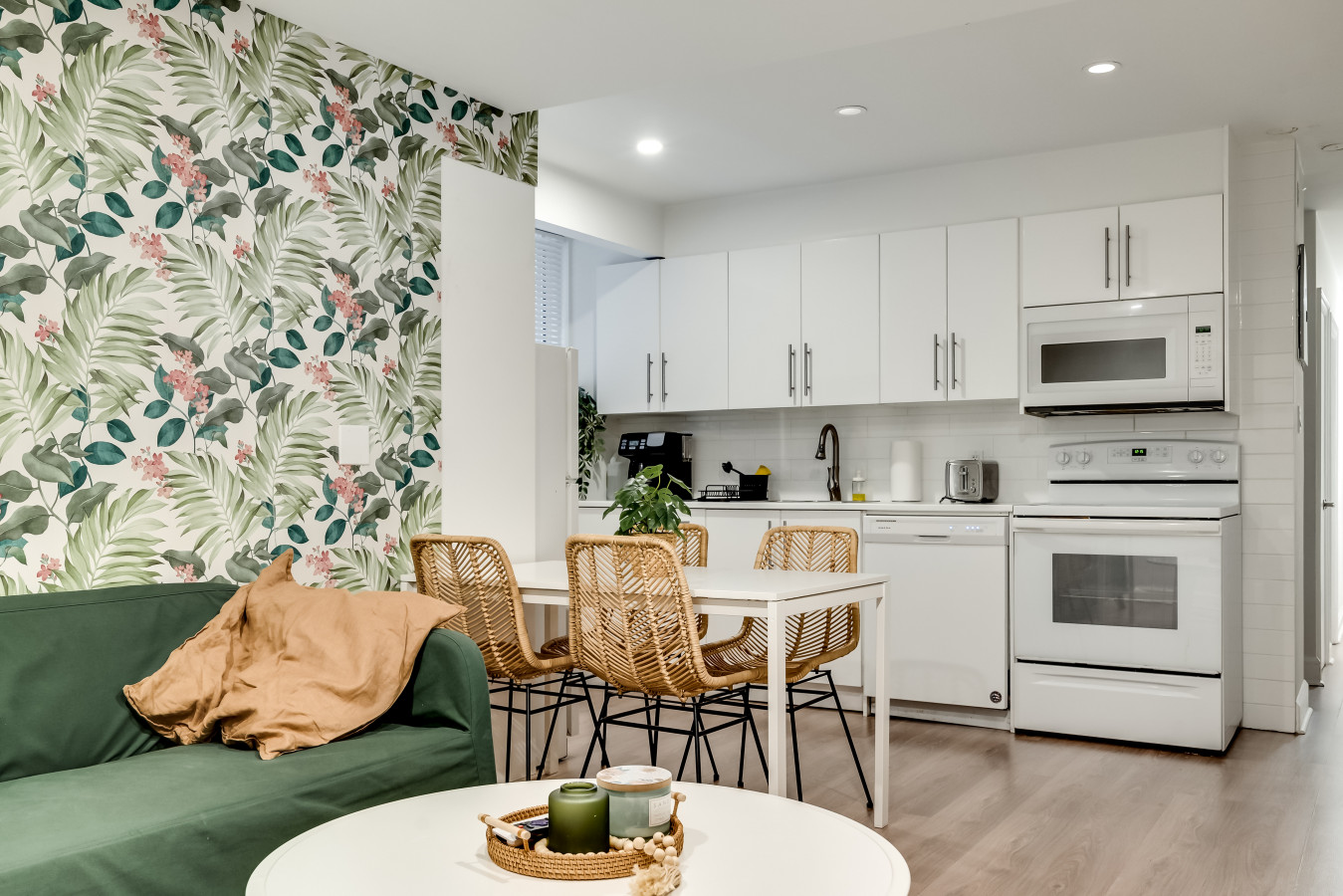 Ottawa — Boho-Chic 2BR in the City Centre — Ottawa furnished rental, photo 17