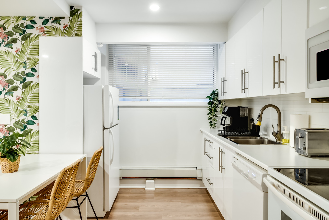 Ottawa — Boho-Chic 2BR in the City Centre — Ottawa furnished rental, photo 14