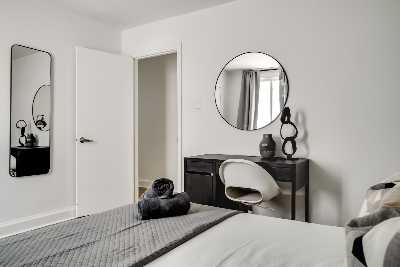 Ottawa — Private 3BR Entire Home — Ottawa furnished rental, photo 12