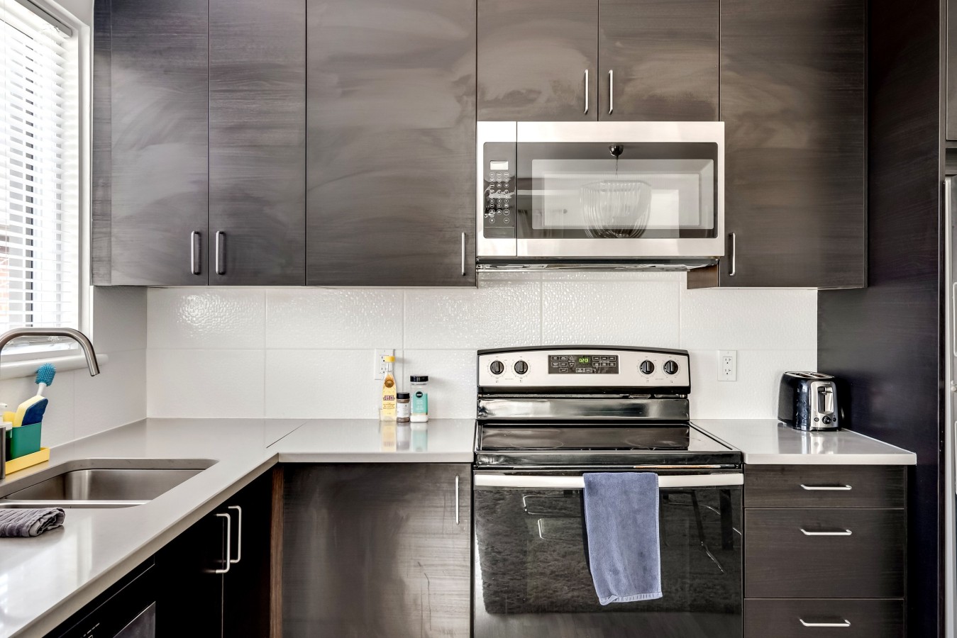 Ottawa — Bright 3BR Suite, Central (Monthly) — Ottawa furnished rental, photo 8