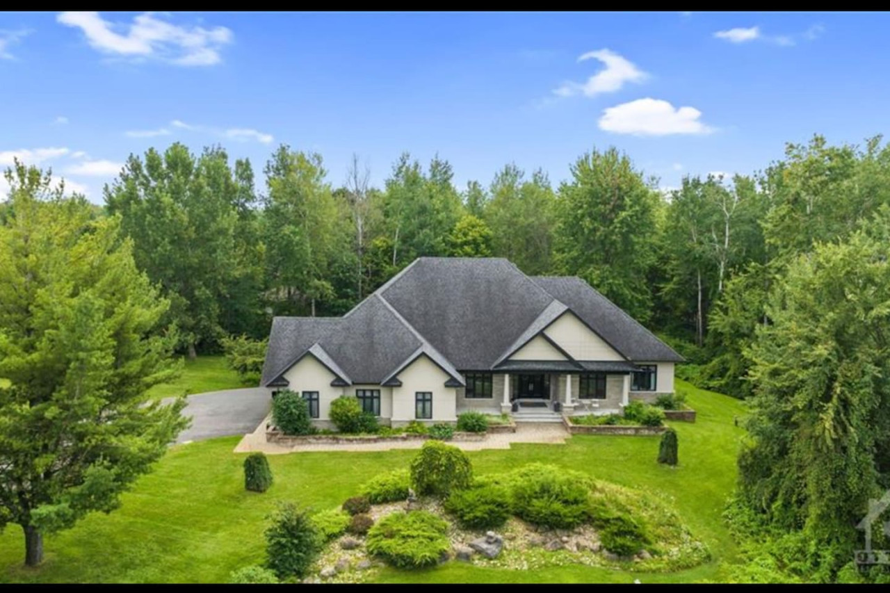 Ottawa — The Mansion · 4BR Luxury Estate — Ottawa furnished rental, photo 71