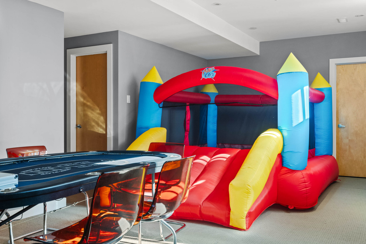 Ottawa — The Mansion · 4BR Luxury Estate — Ottawa furnished rental, photo 68