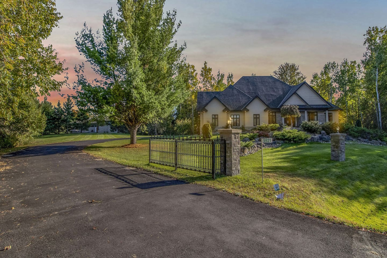 Ottawa — The Mansion · 4BR Luxury Estate — Ottawa furnished rental, photo 73