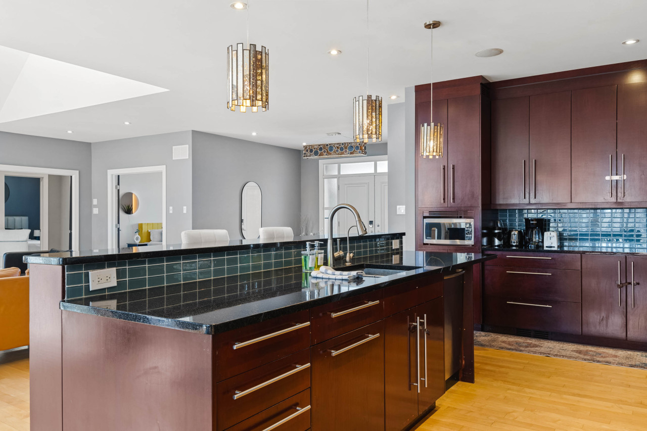 Ottawa — The Mansion · 4BR Luxury Estate — Ottawa furnished rental, photo 26