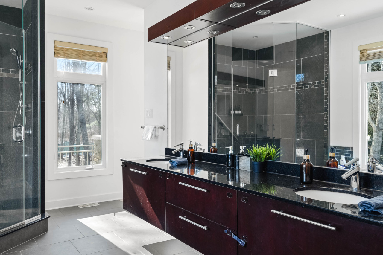 Ottawa — The Mansion · 4BR Luxury Estate — Ottawa furnished rental, photo 39