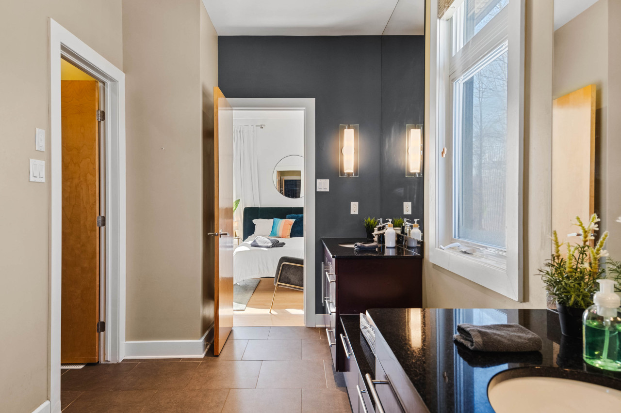 Ottawa — The Mansion · 4BR Luxury Estate — Ottawa furnished rental, photo 44