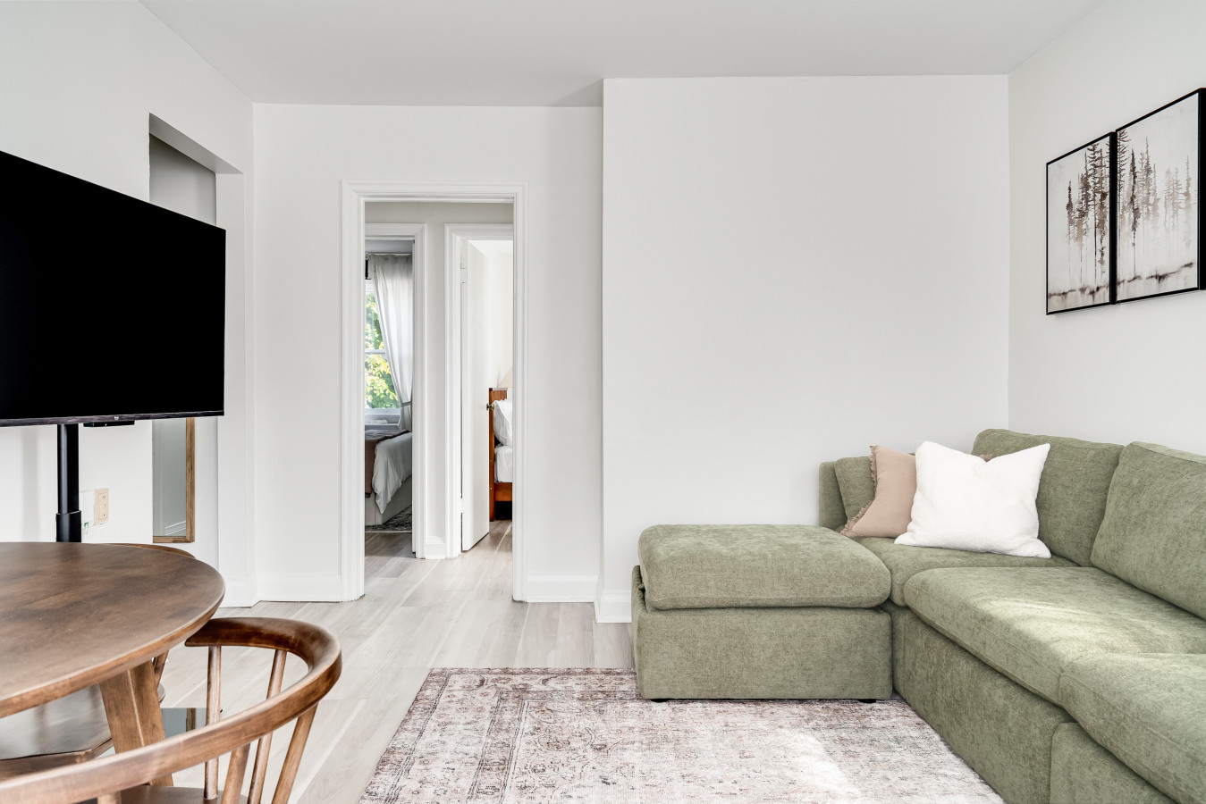 Kingston — Stylish 2BR near Queen's & Lake Ontario — Kingston furnished rental, photo 12