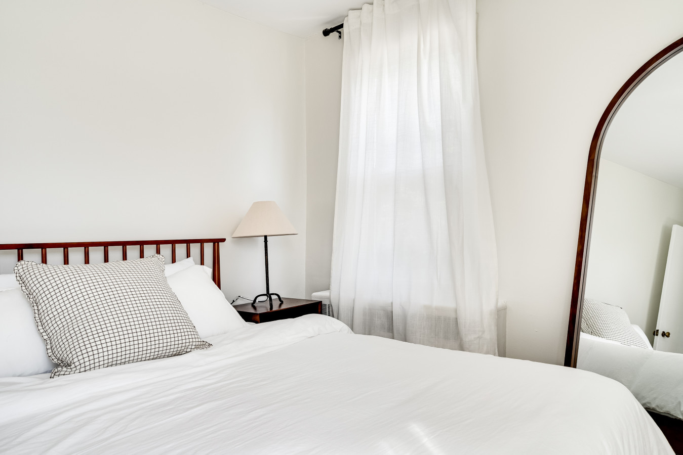 Kingston — Stylish 2BR near Queen's & Lake Ontario — Kingston furnished rental, photo 10