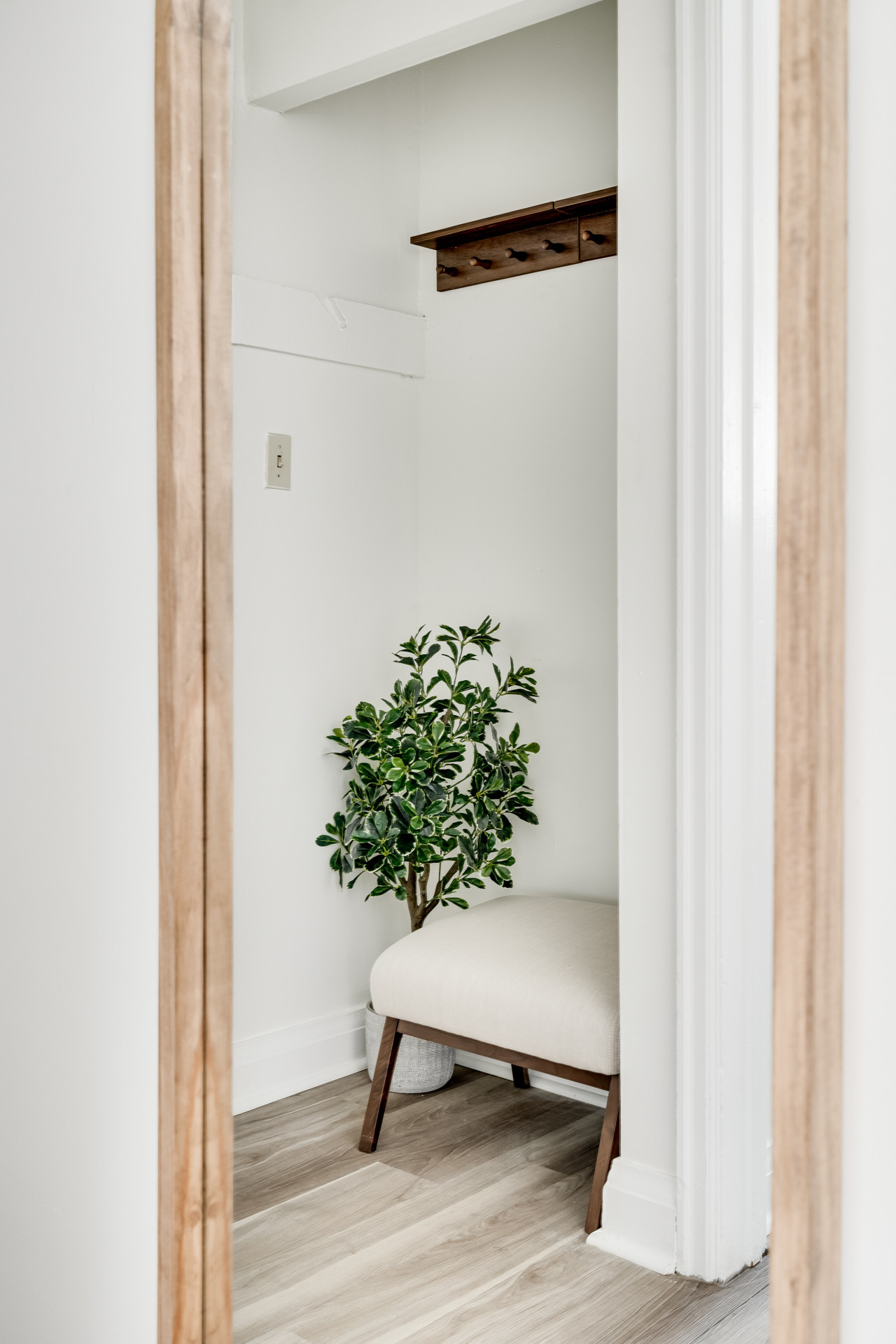 Kingston — Stylish 2BR near Queen's & Lake Ontario — Kingston furnished rental, photo 5
