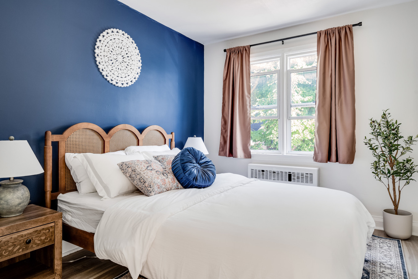 Kingston — Cozy 2BR Retreat near Queen's & Downtown — Kingston furnished rental, photo 14