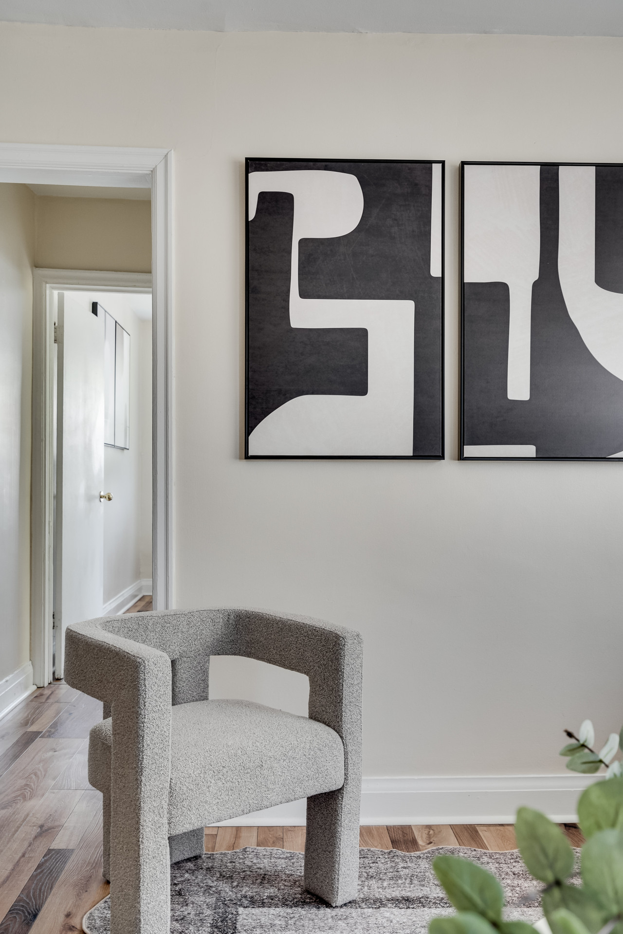 Kingston — Bright 1BR near Queen's & the Waterfront — Kingston furnished rental, photo 13