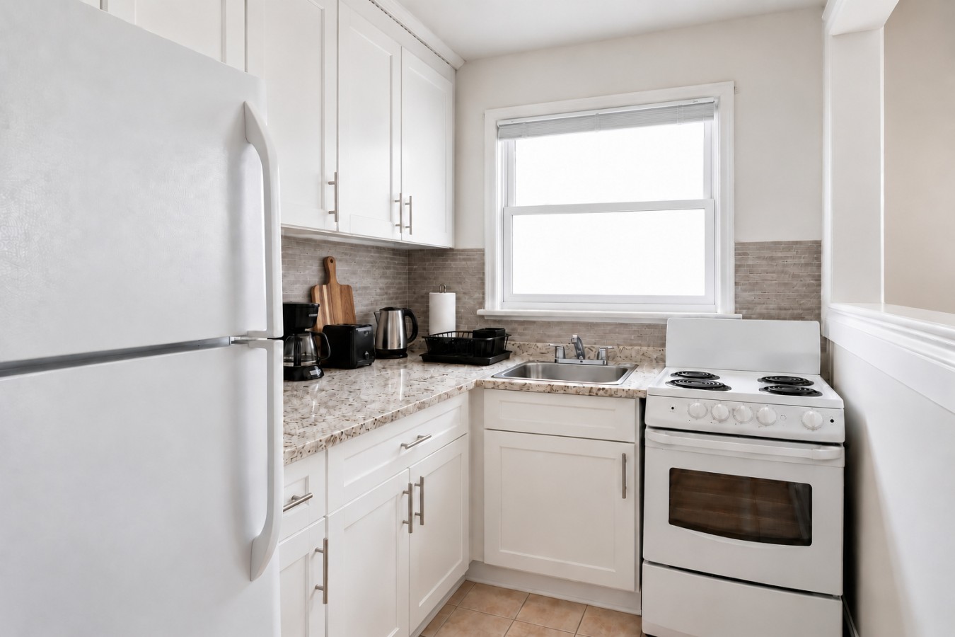 Cozy 2BR – Walk to Downtown & University! — Kingston furnished rental, photo 5