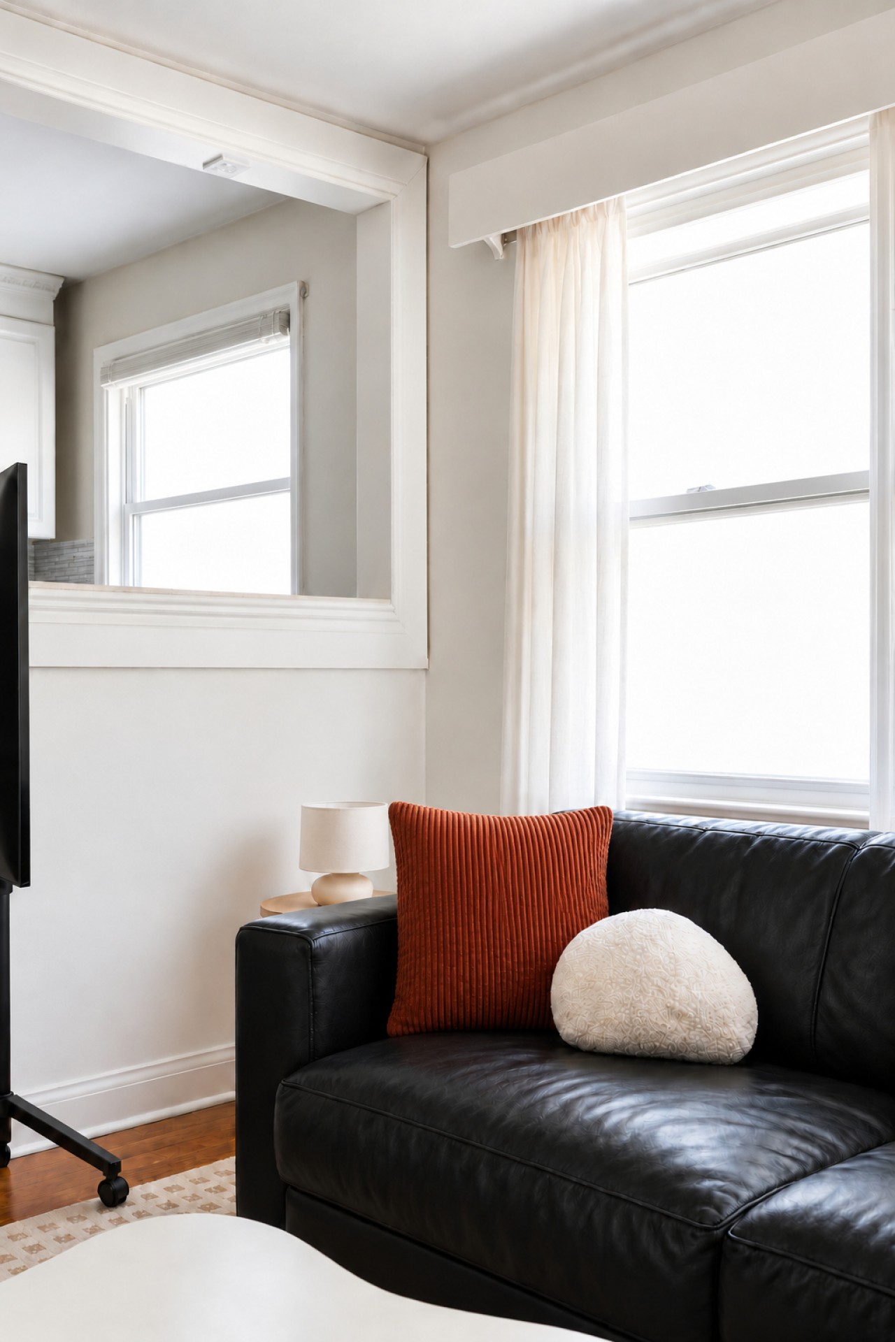Cozy 2BR – Walk to Downtown & University! — Kingston furnished rental, photo 9