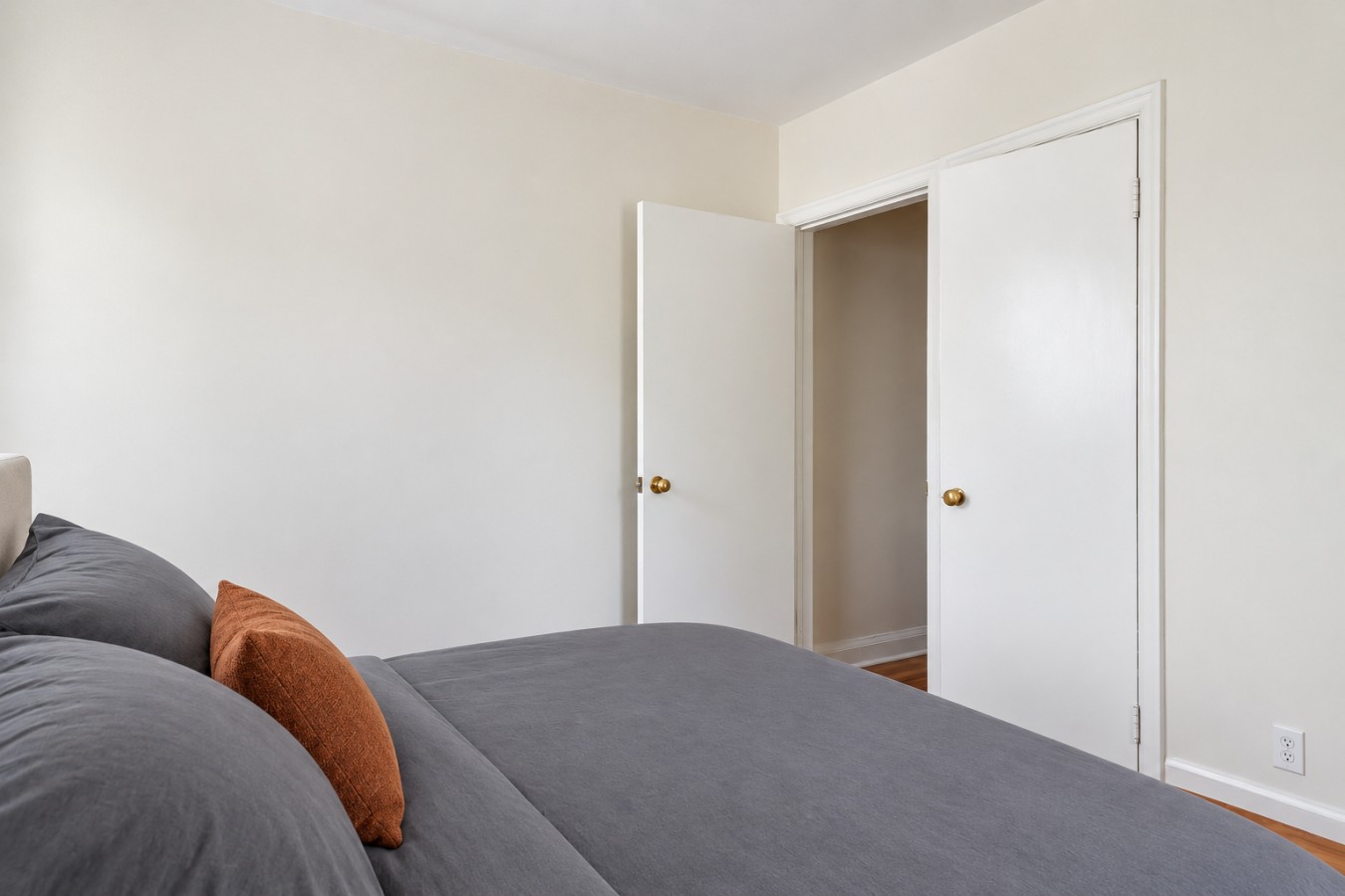 Cozy 2BR – Walk to Downtown & University! — Kingston furnished rental, photo 13