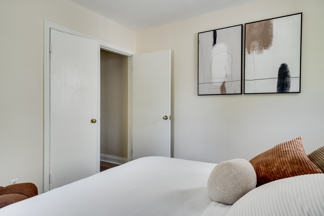 Kingston — Cozy 2BR near Campus & Downtown — Kingston furnished rental, photo 12