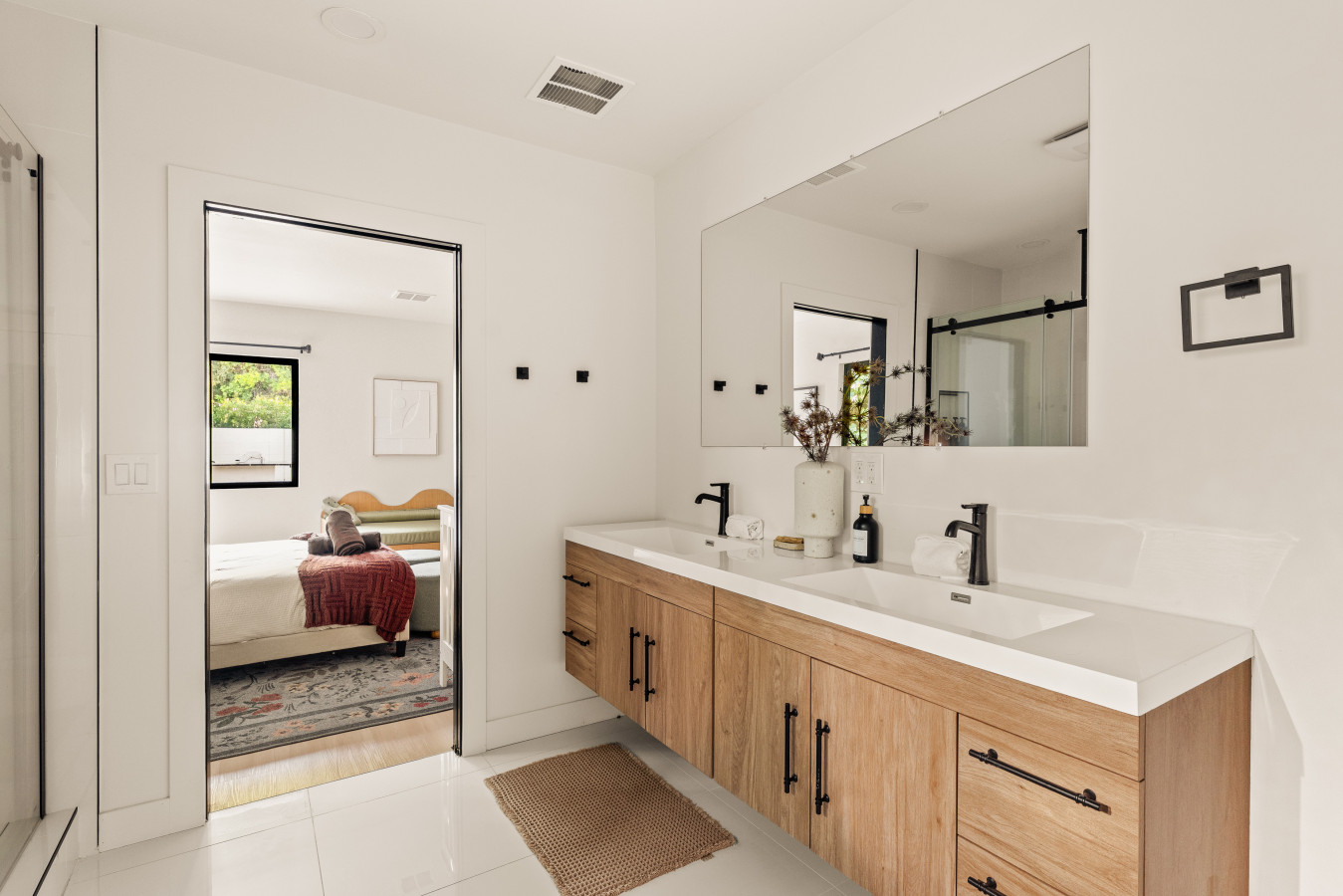 Los Angeles — Executive 4BR Home near Universal Studios — Los Angeles furnished rental, photo 13