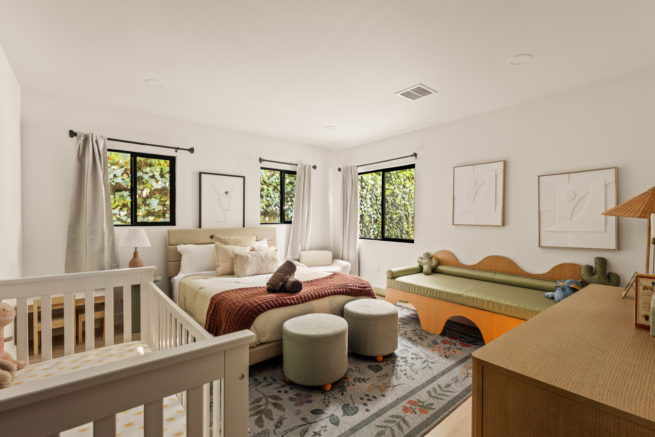 Los Angeles — Executive 4BR Home near Universal Studios — Los Angeles furnished rental, photo 15