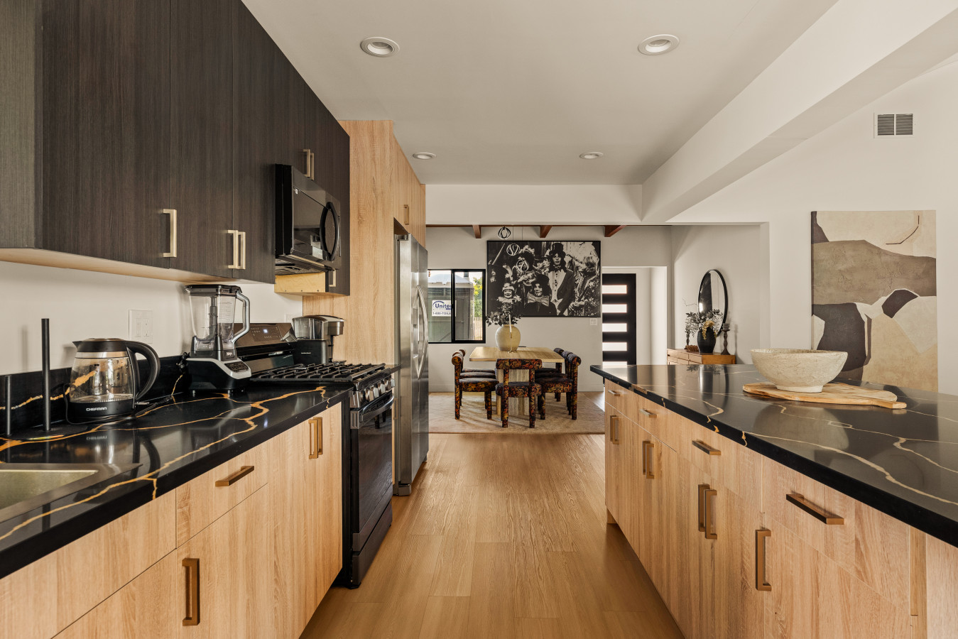 Los Angeles — Executive 4BR Home near Universal Studios — Los Angeles furnished rental, photo 10