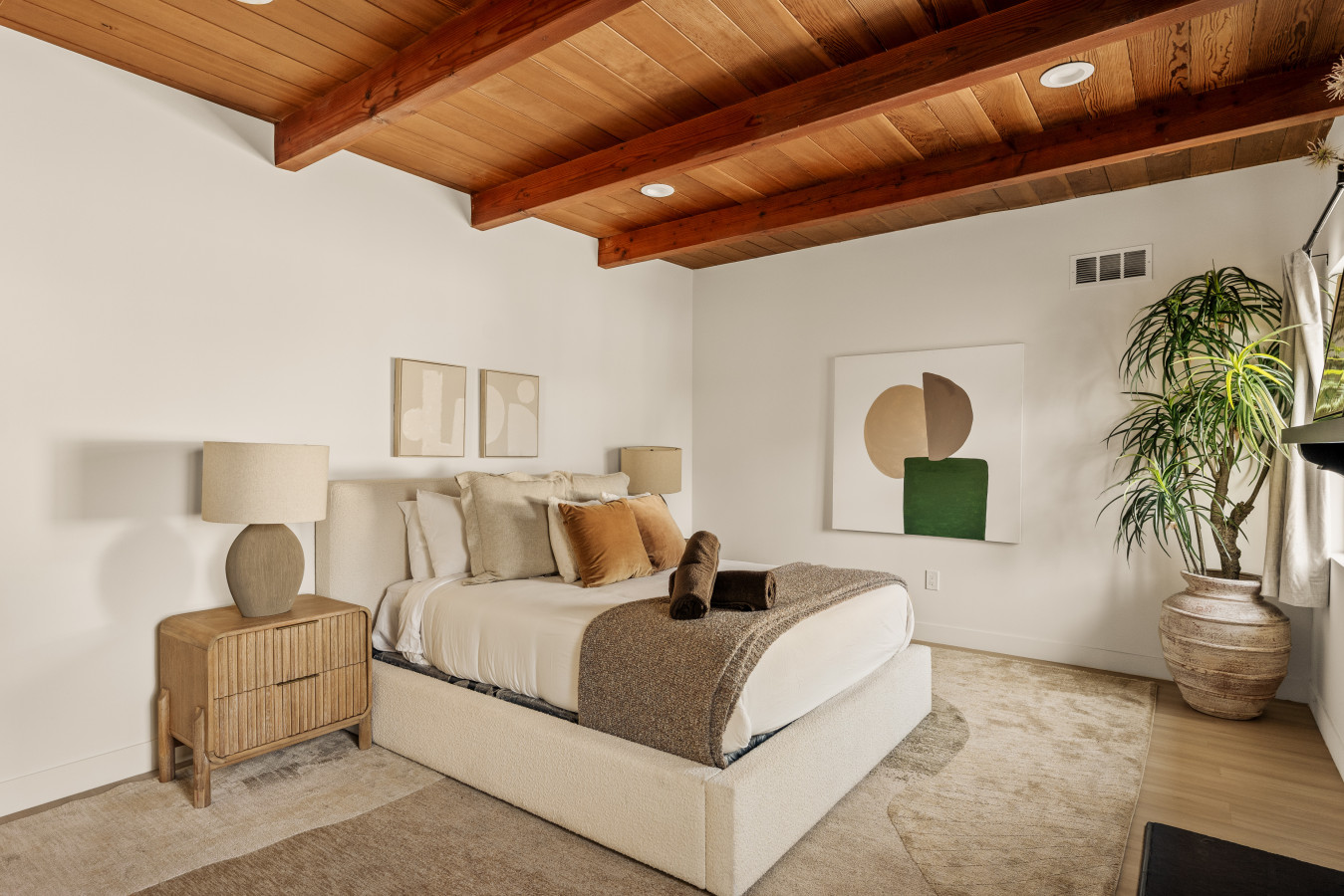 Los Angeles — Executive 4BR Home near Universal Studios — Los Angeles furnished rental, photo 17