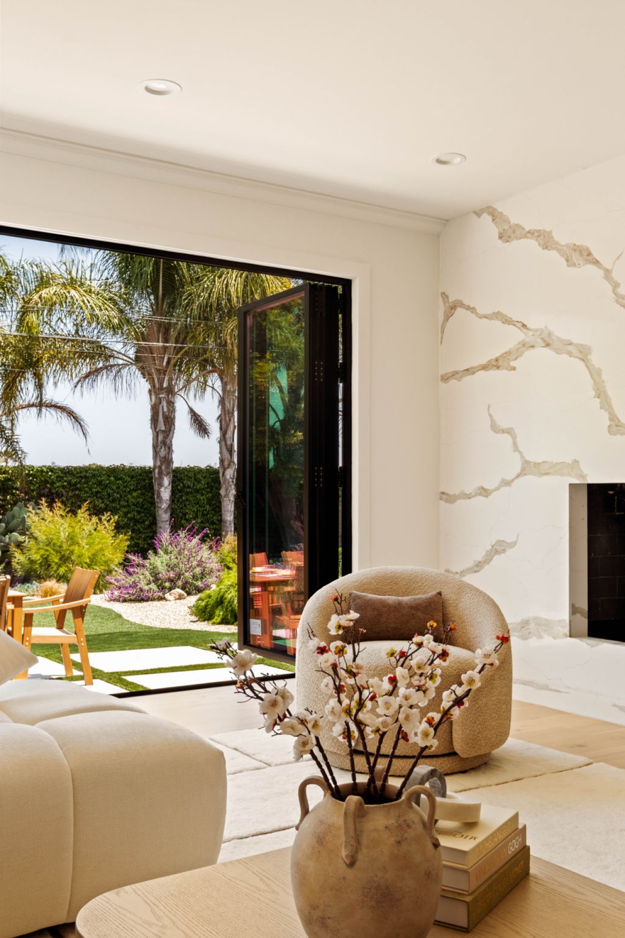 Executive 4BR/4BA West LA Home | 10 Guests — Lennox furnished rental, photo 9