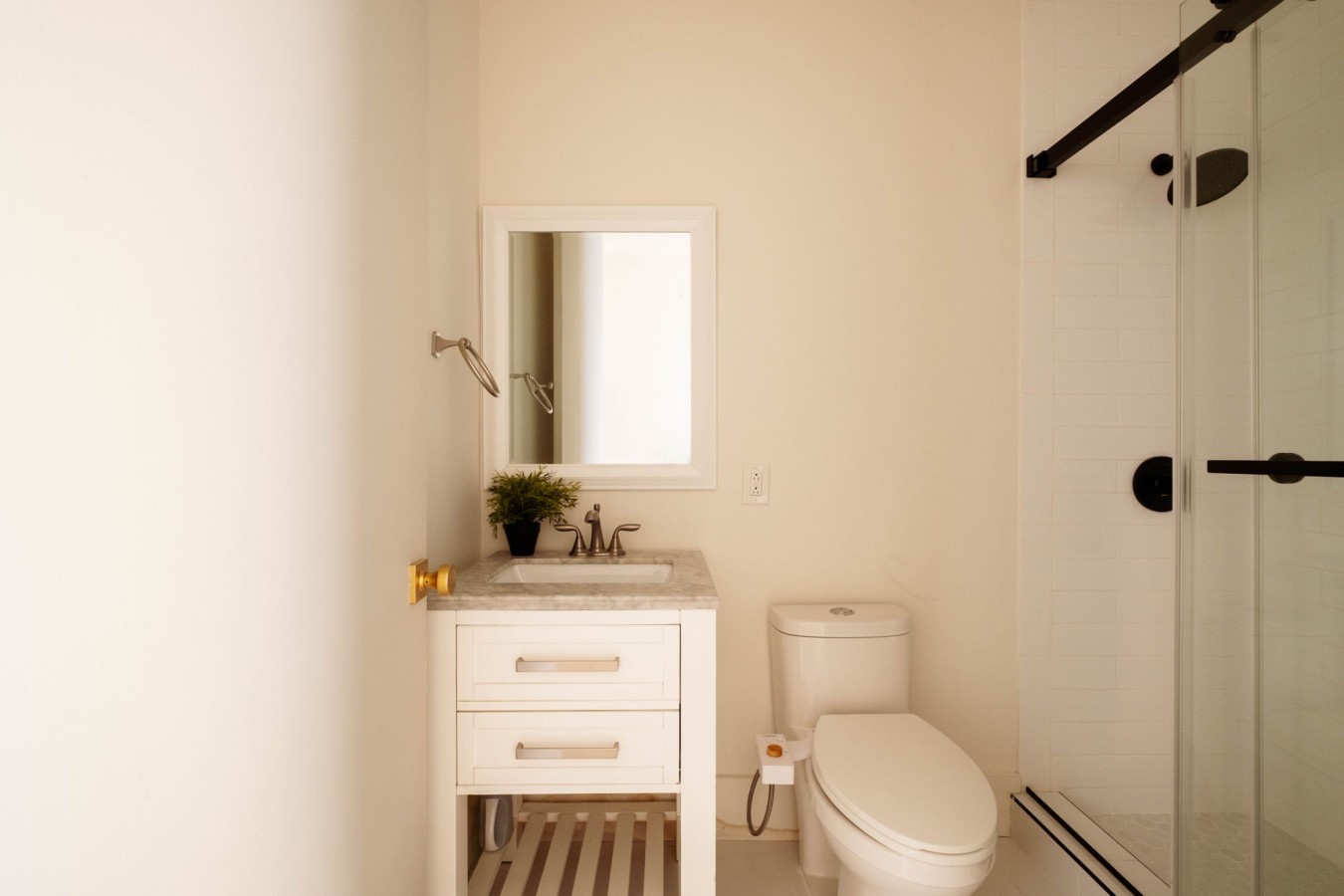 Executive 4BR/4BA West LA Home | 10 Guests — Lennox furnished rental, photo 34