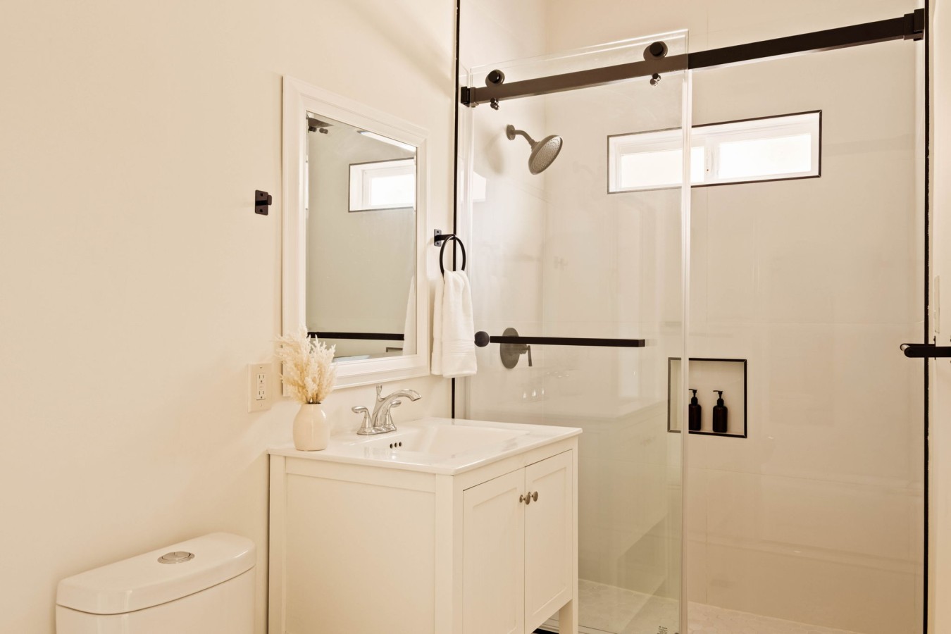 Executive 4BR/4BA West LA Home | 10 Guests — Lennox furnished rental, photo 38