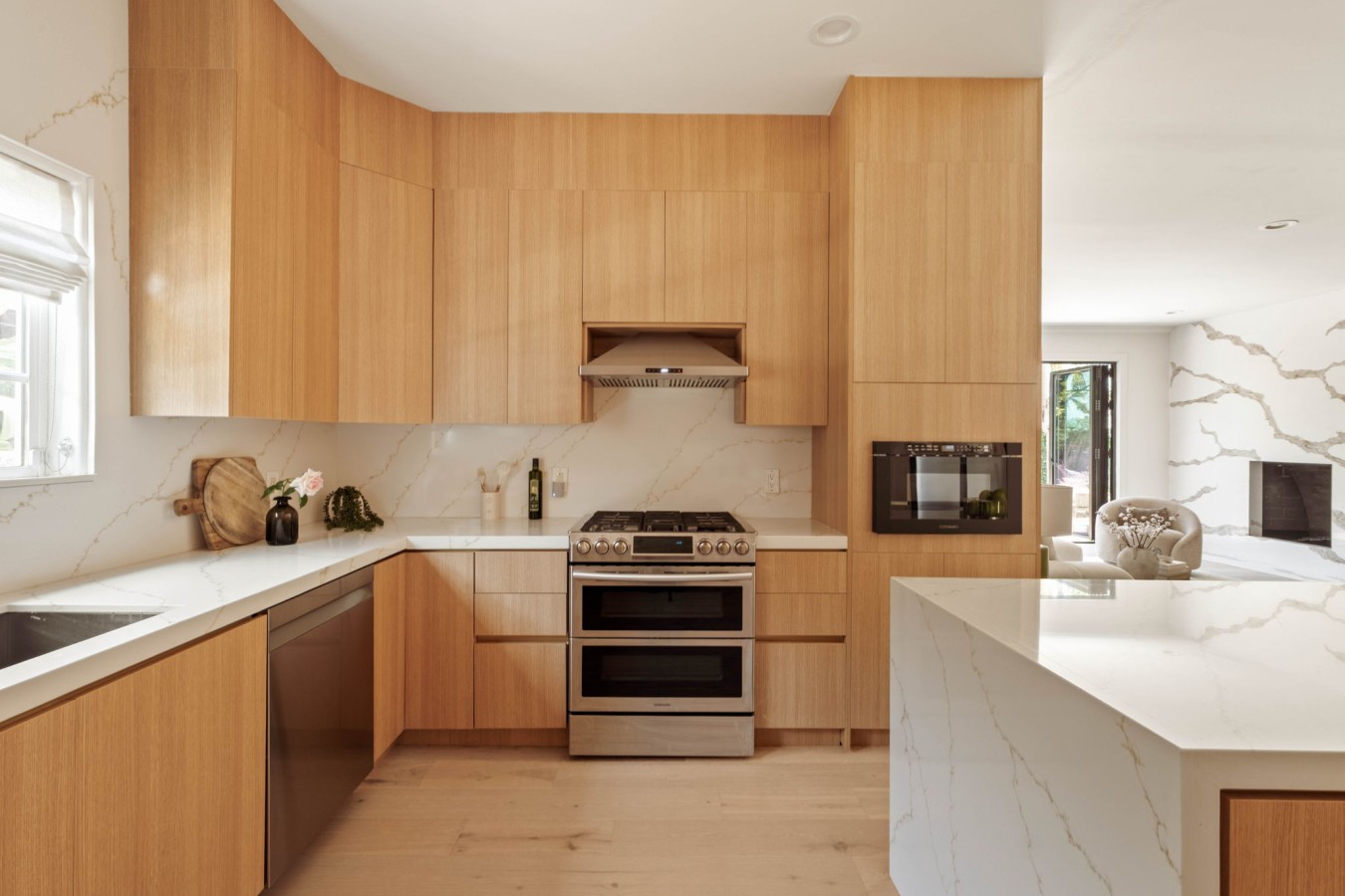Executive 4BR/4BA West LA Home | 10 Guests — Lennox furnished rental, photo 23