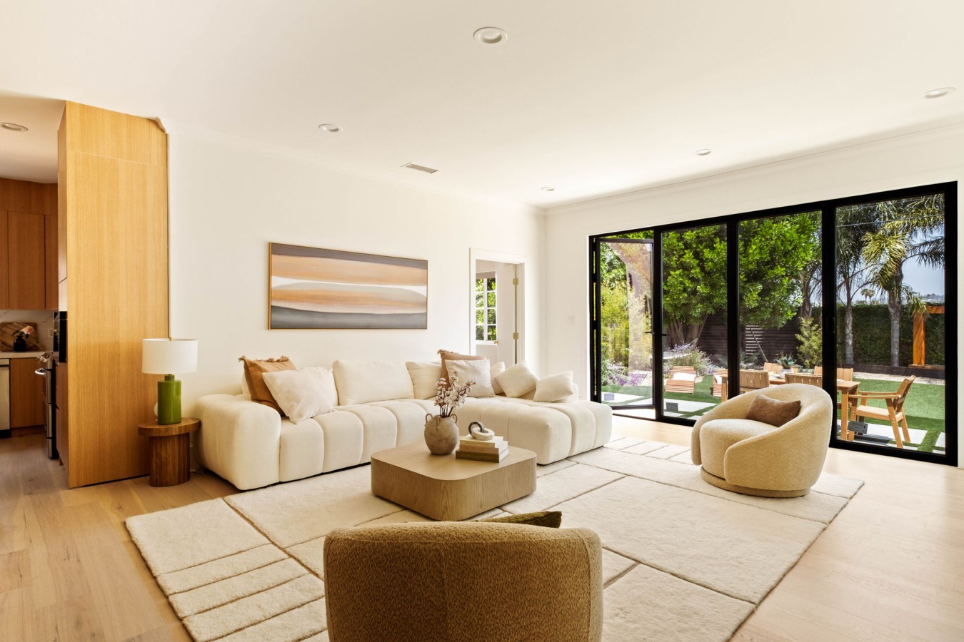 Executive 4BR/4BA West LA Home | 10 Guests — Lennox furnished rental, photo 7