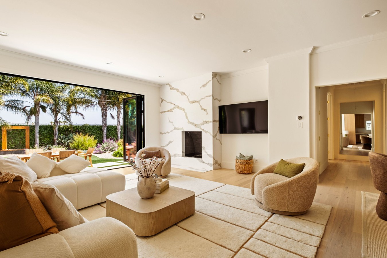 Executive 4BR/4BA West LA Home | 10 Guests — Lennox furnished rental, photo 10