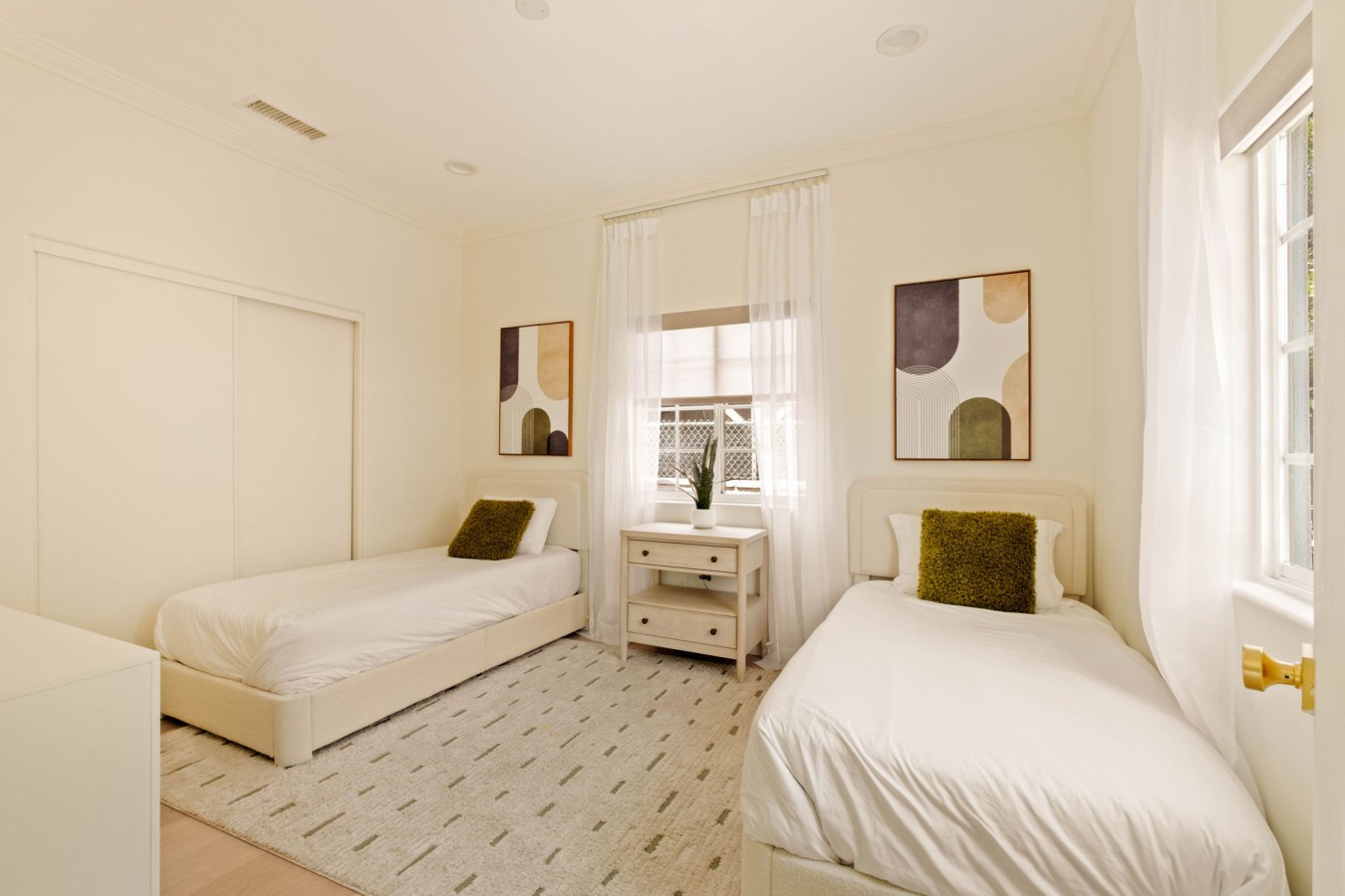 Executive 4BR/4BA West LA Home | 10 Guests — Lennox furnished rental, photo 39