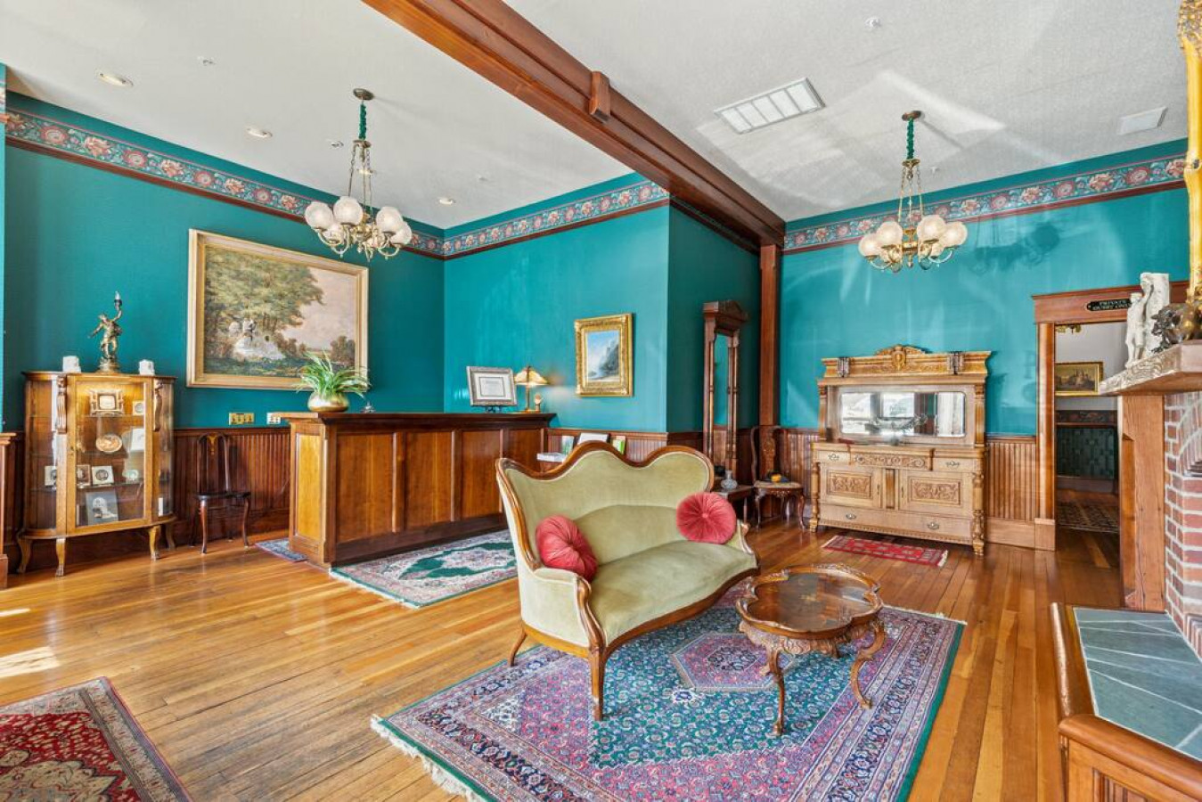 The Peerless Hotel | Anniversary Suite #3 | Twin Soaking Tubs – Photo 12