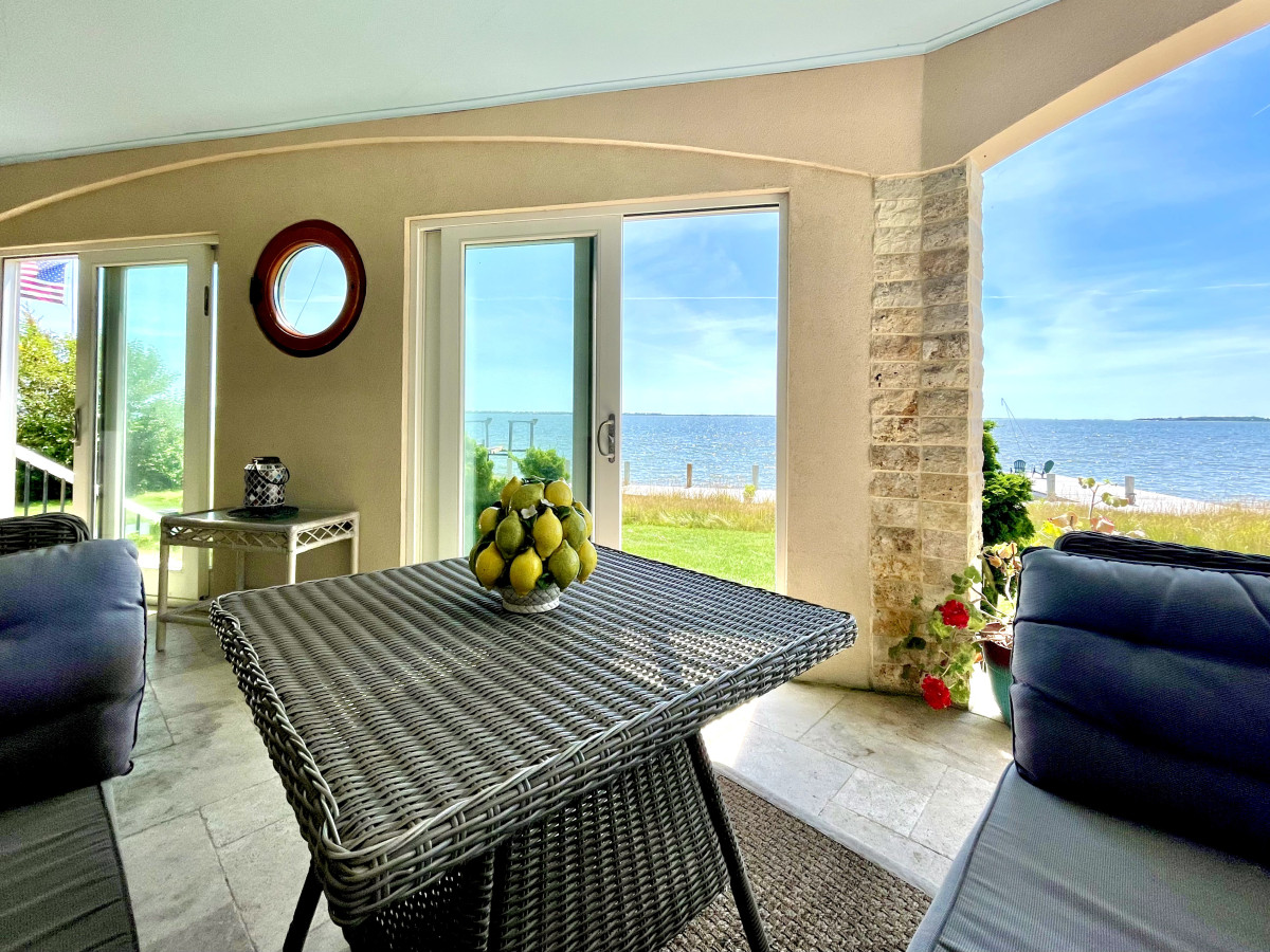 Hamptons Waterfront Romantic King Suite