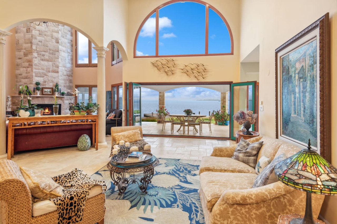 Hamptons Waterfront Paradise