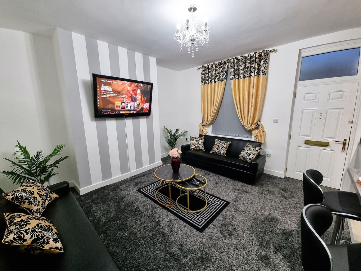 *11BR* Setup for your most amazing relaxed stay + Free Parking + Free Fast WiFi * in 11 Burlington Road - Property image 17 - VivreStays